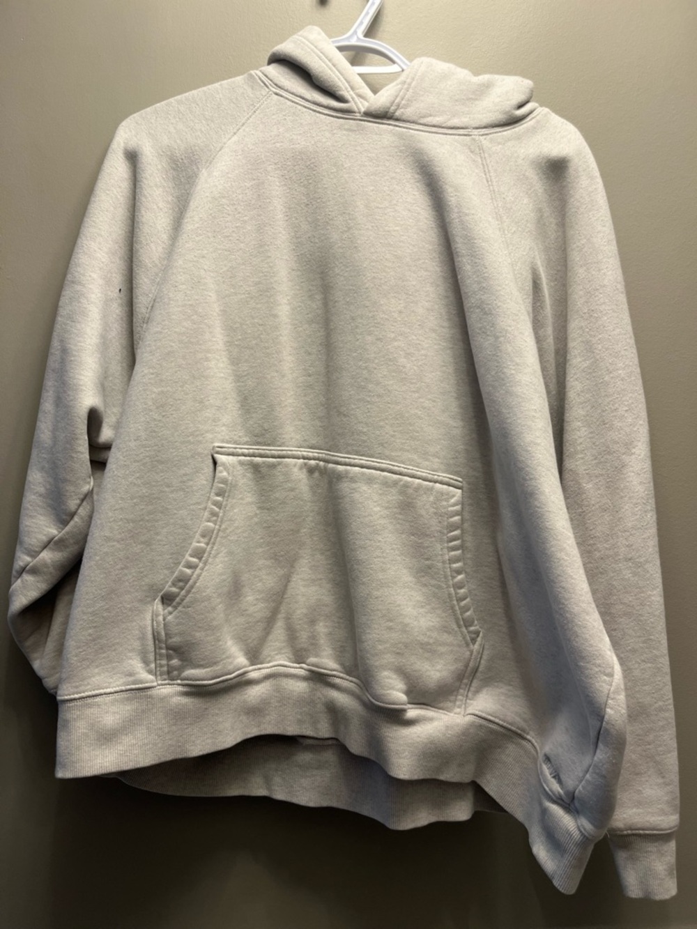 Aritzia Mega Raglan Hoodie Heather Cloud White